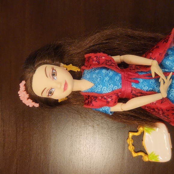 Disney Decendants Doll - Picture 2 of 2